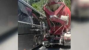 Κέρκυρα: Σφοδρή σύγκρουση τουριστικού λεωφορείου με μπετονιέρα! ΦΩΤΟ Κέρκυρα: Σφοδρή σύγκρουση τουριστικού λεωφορείου με μπετονιέρα! ΦΩΤΟ