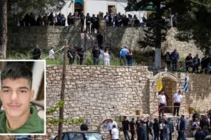 Ηράκλειο: «Ήρθατε τώρα που τον σκότωσαν» - Οργή και λευκά ρούχα στο τελευταίο αντίο του 21χρονου Νικήτα ΒΙΝΤΕΟ