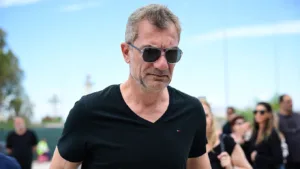 Ο αθλητικός κόσμος στο πλευρό του Δέλλα στην κηδεία της Μαστροκώστα, ήταν εκεί συμπαίκτες του το 2004 και αντίπαλοι στα γήπεδα, ΦΩΤΟ