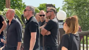 «Σκεφτόταν πάντα τους άλλους ακόμα και στην κατάσταση που ήταν», ράγισαν και οι πέτρες στην κηδεία του Άντζα, ΦΩΤΟ