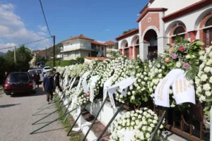 «Σκεφτόταν πάντα τους άλλους ακόμα και στην κατάσταση που ήταν», ράγισαν και οι πέτρες στην κηδεία του Άντζα, ΦΩΤΟ