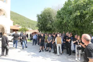 «Σκεφτόταν πάντα τους άλλους ακόμα και στην κατάσταση που ήταν», ράγισαν και οι πέτρες στην κηδεία του Άντζα, ΦΩΤΟ