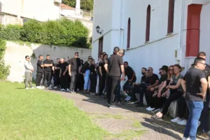 «Σκεφτόταν πάντα τους άλλους ακόμα και στην κατάσταση που ήταν», ράγισαν και οι πέτρες στην κηδεία του Άντζα, ΦΩΤΟ