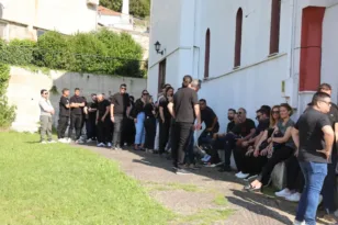 «Σκεφτόταν πάντα τους άλλους ακόμα και στην κατάσταση που ήταν», ράγισαν και οι πέτρες στην κηδεία του Άντζα, ΦΩΤΟ