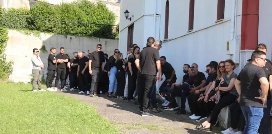 «Σκεφτόταν πάντα τους άλλους ακόμα και στην κατάσταση που ήταν», ράγισαν και οι πέτρες στην κηδεία του Άντζα, ΦΩΤΟ