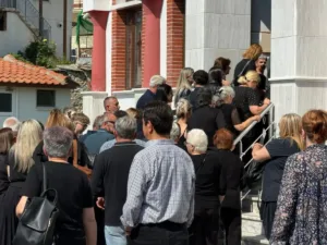 «Σκεφτόταν πάντα τους άλλους ακόμα και στην κατάσταση που ήταν», ράγισαν και οι πέτρες στην κηδεία του Άντζα, ΦΩΤΟ
