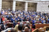 Γκρίνια, αιχμές και ΟΠΕΚΕΠΕ στη γαλάζια ΚΟ: Τι είπαν οι βουλευτές της ΝΔ μετά τον Μητσοτάκη