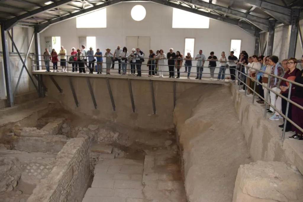 Πάτρα: Τα «κρυμμένα» ρωμαϊκά μνημεία της Άνω Πόλης αποκαλύφθηκαν σε δύο περιηγήσεις ΦΩΤΟ