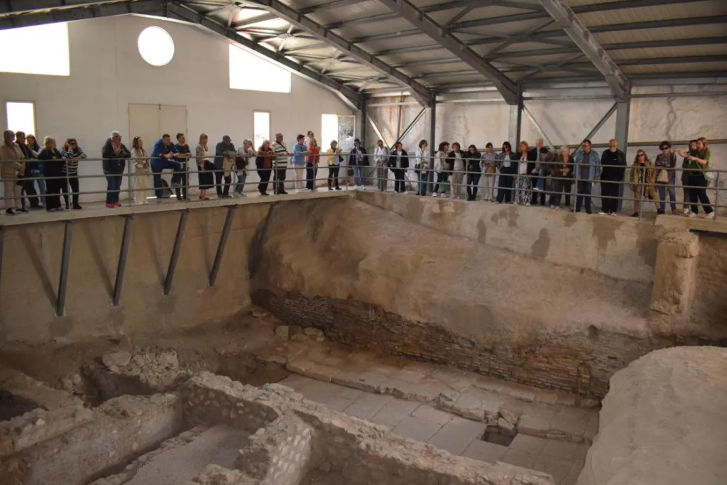 Πάτρα: Τα «κρυμμένα» ρωμαϊκά μνημεία της Άνω Πόλης αποκαλύφθηκαν σε δύο περιηγήσεις ΦΩΤΟ