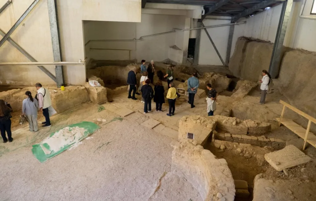 Πάτρα: Τα «κρυμμένα» ρωμαϊκά μνημεία της Άνω Πόλης αποκαλύφθηκαν σε δύο περιηγήσεις ΦΩΤΟ