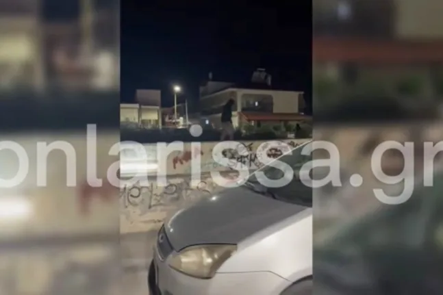 Λάρισα: Νεαροί έριχναν πέτρες και νερόμπομπες σε αυτοκίνητα ΒΙΝΤΕΟ