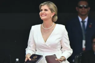 Κόστα Ρίκα: Η Λάουρα Φερνάντες ορκίστηκε πρόεδρος με υπόσχεση «πόλεμο» στο έγκλημα