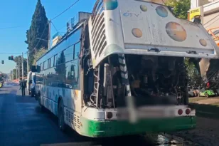 Λεωφορείο έπιασε φωτιά στη λεωφόρο Φυλής, άμεση επέμβαση της Πυροσβεστικής