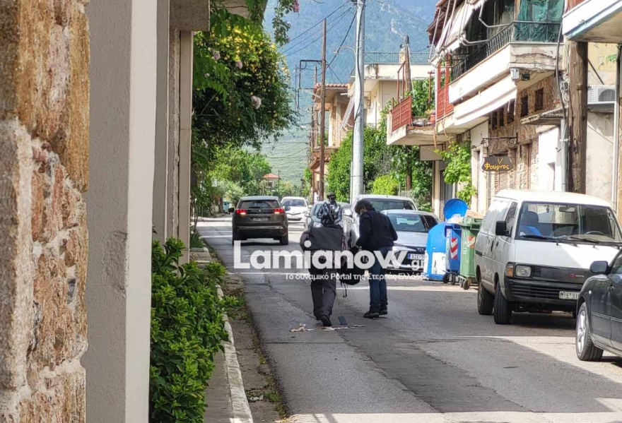 Ληστεία με καλάσνικοφ σε τράπεζα στην Κάτω Τιθορέα – Πάνω από 200.000 ευρώ η λεία - Η στιγμή που οι δράστες το 'σκάνε