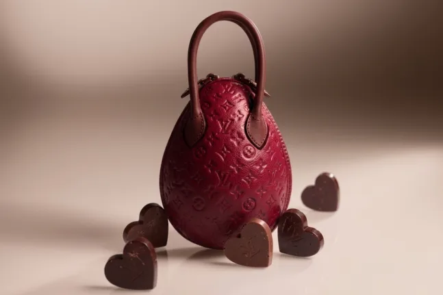 Louis Vuitton: Η κόκκινη σοκολατένια Egg Bag για τη Γιορτή της Μητέρας
