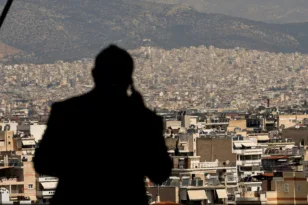 Το κινητό του χτυπούσε και μετά τη σύλληψη: Πώς ο 27χρονος έστηνε απάτες με ενοικιάσεις και προσλήψεις