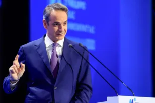Μητσοτάκης: Εκλογές το 2027 και «προεκλογική ετοιμότητα» στη ΝΔ – Τα μηνύματα από το συνέδριο