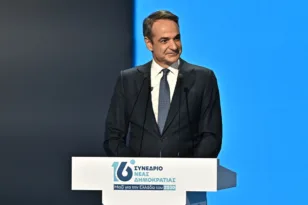 Κυριάκος Μητσοτάκης στο 16ο συνέδριο της ΝΔ: Λυπάμαι και θυμώνω που η ακρίβεια ροκανίζει το εισόδημα