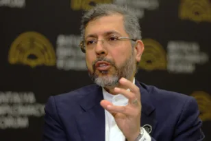 Ιράν: Προειδοποιήσεις προς Βρετανία και Γαλλία για τα Στενά του Ορμούζ