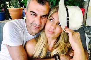 Γωγώ Μαστροκώστα: Οι γυναίκες από τις χημειοθεραπείες που είχε δίπλα της στον γάμο – Η συγκίνηση της φωτογράφου της