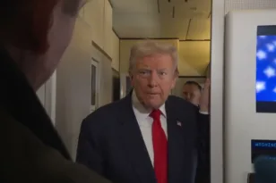 Air Force One: Ο Τραμπ κατηγόρησε δημοσιογράφο για «ψεύτικο Τύπο» και «προδοσία»