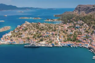 Επιχείρηση διάσωσης σε ημιβύθιση ιστιοφόρου έξω από το λιμάνι της Μεγίστης
