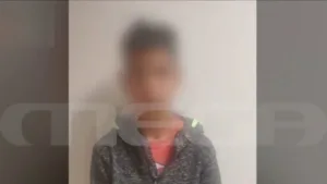 «Με χτύπησε και με έβαλε στο πορτ μπαγκάζ» λέει ο 14χρονος Ρομά για τον πρώην παίκτη του Survivor «Με χτύπησε και με έβαλε στο πορτ μπαγκάζ» λέει ο 14χρονος Ρομά για τον πρώην παίκτη του Survivor