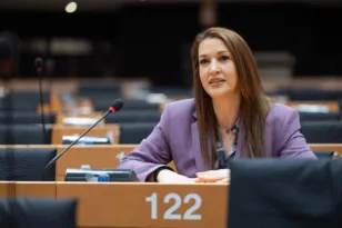 Η Μαρία Ζαχαρία ανοίγει τη συζήτηση για τα «κόκκινα δάνεια» και τον «Ηρακλή» σε εκδήλωση στην Πάτρα