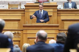 Μητσοτάκης στην ΚΟ της ΝΔ: «Να μιλάμε τη γλώσσα των πολιτών» και όχι «μια μίζερη εσωστρέφεια» – «Είμαστε μια γροθιά»