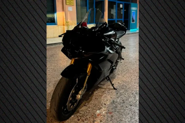 Έτρεχε με 240 χλμ. και καμάρωνε, τον εντόπισαν μέσω social media