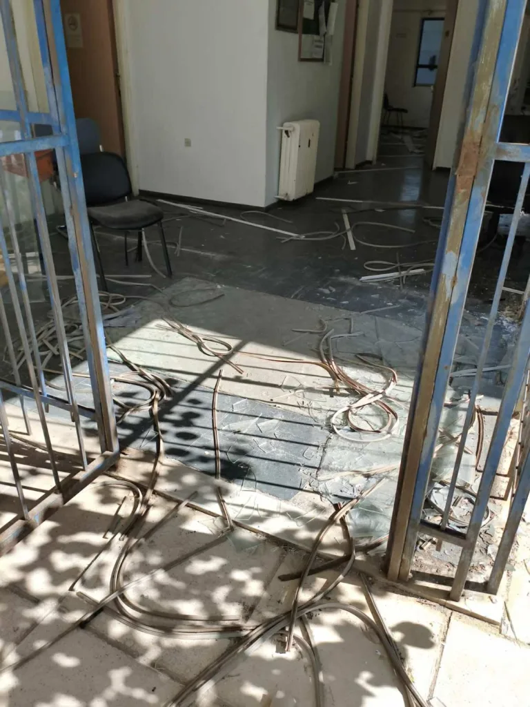 Αγρίνιο: Μπήκαν νύχτα στο ΚΤΕΟ και το διέλυσαν – Ξήλωσαν μέχρι και τα αλουμίνια ΦΩΤΟ-ΒΙΝΤΕΟ