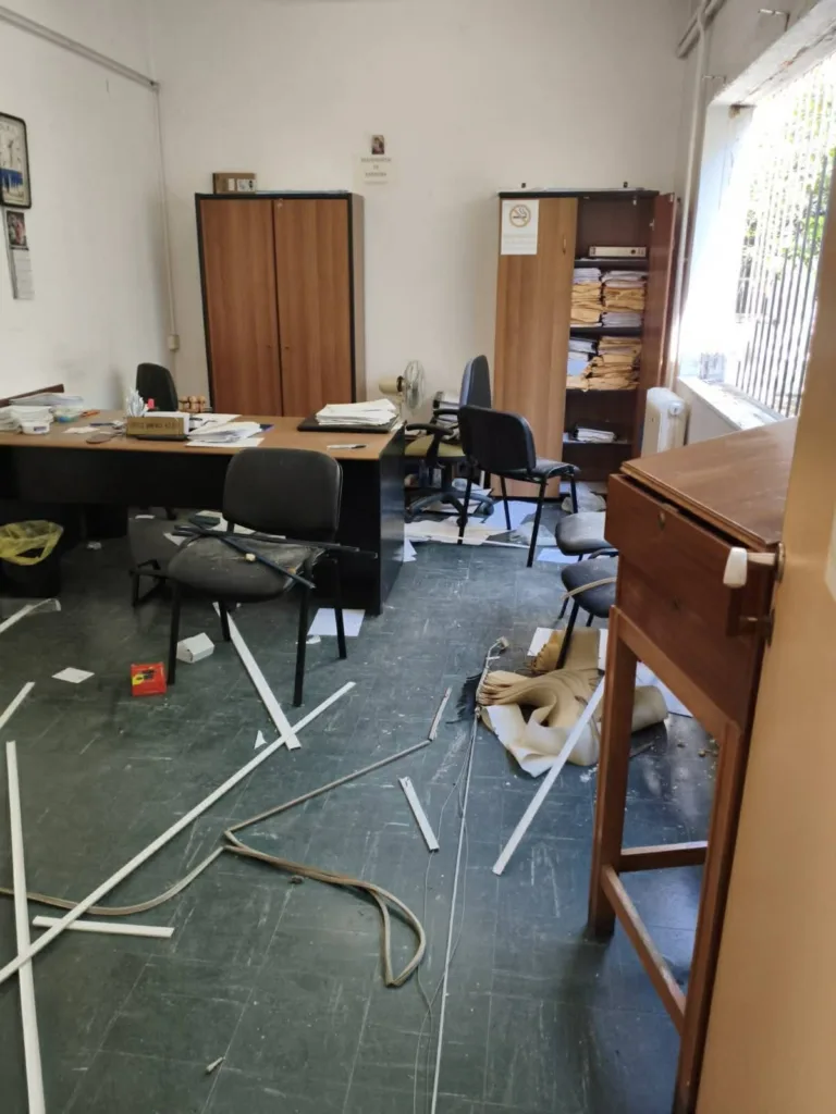 Αγρίνιο: Μπήκαν νύχτα στο ΚΤΕΟ και το διέλυσαν – Ξήλωσαν μέχρι και τα αλουμίνια ΦΩΤΟ-ΒΙΝΤΕΟ