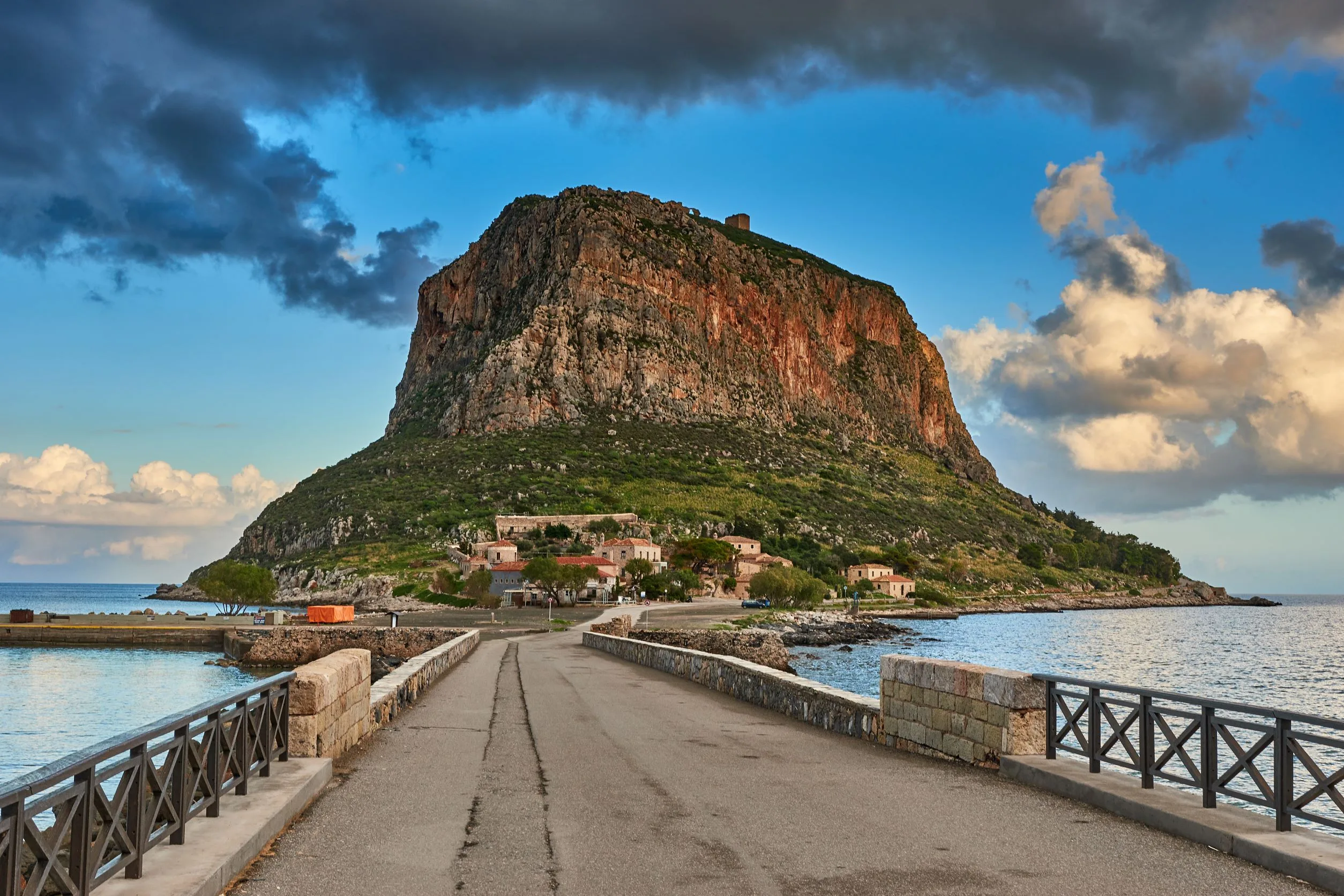 Road trip στην Πελοπόννησο: Οι διαδρομές που αξίζουν κάθε χιλιόμετρο τριήμερο στην Πελοπόννησο με διαδρομή από Ναύπλιο προς Μονεμβασιά