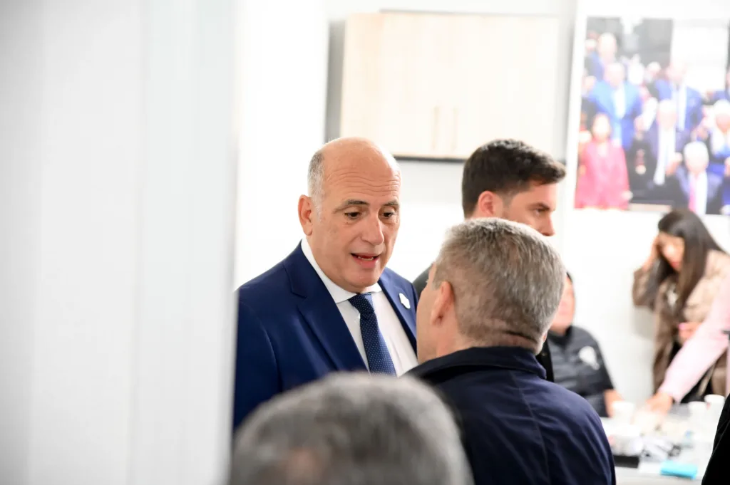 Πάτρα: Μαζική συμμετοχή στα εγκαίνια του πολιτικού γραφείου του Γιώργου Μώρου