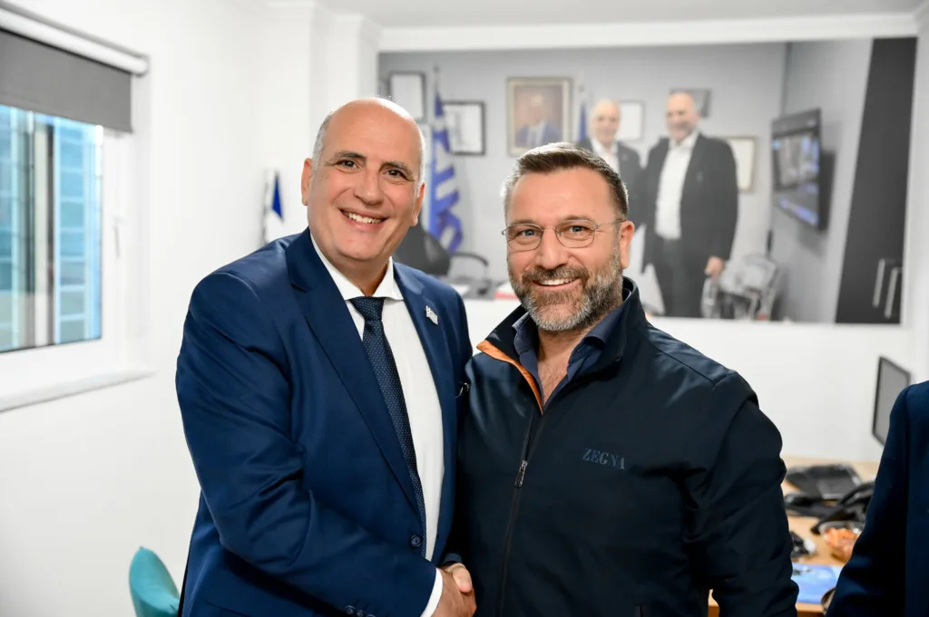 Πάτρα: Μαζική συμμετοχή στα εγκαίνια του πολιτικού γραφείου του Γιώργου Μώρου