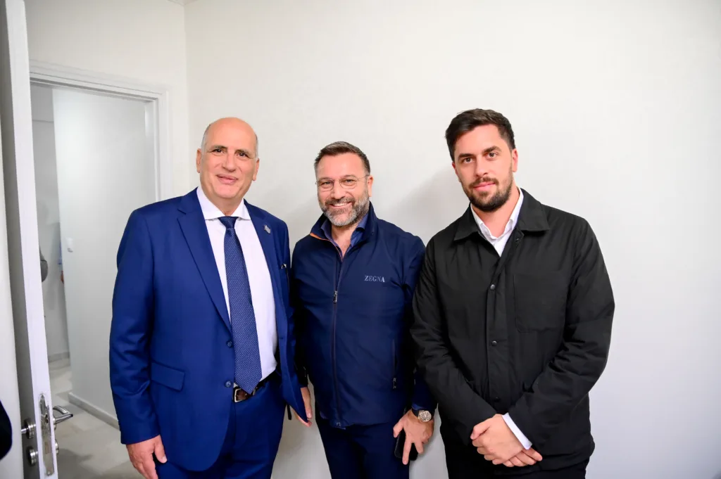Πάτρα: Μαζική συμμετοχή στα εγκαίνια του πολιτικού γραφείου του Γιώργου Μώρου