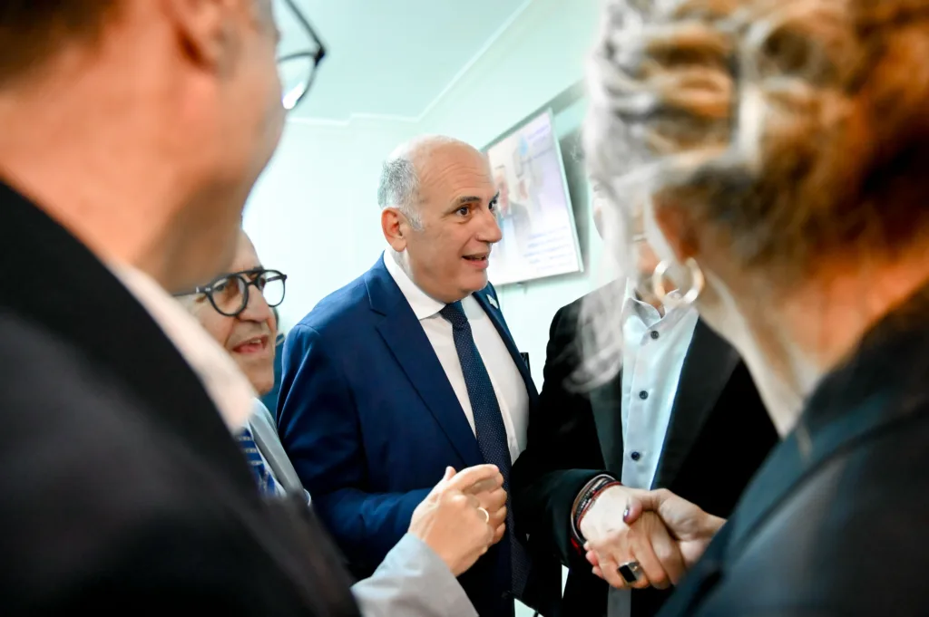 Πάτρα: Μαζική συμμετοχή στα εγκαίνια του πολιτικού γραφείου του Γιώργου Μώρου