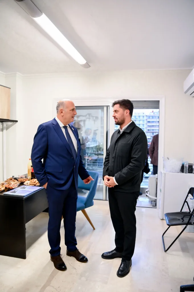 Πάτρα: Μαζική συμμετοχή στα εγκαίνια του πολιτικού γραφείου του Γιώργου Μώρου