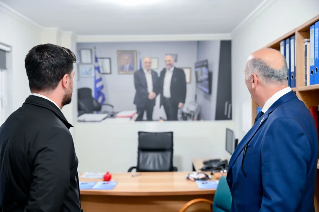 Πάτρα: Μαζική συμμετοχή στα εγκαίνια του πολιτικού γραφείου του Γιώργου Μώρου