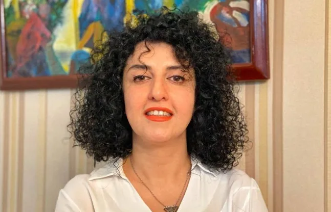 Ναργκίς Μοχαμαντί: Αγωνία για τη Νομπελίστρια που μεταφέρθηκε από τη φυλακή στο νοσοκομείο