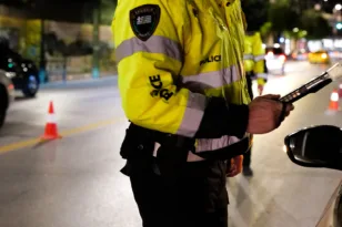 Κόρινθος: Χειροπέδες σε 26χρονη που «κάρφωνε» τα μπλόκα της Τροχαίας