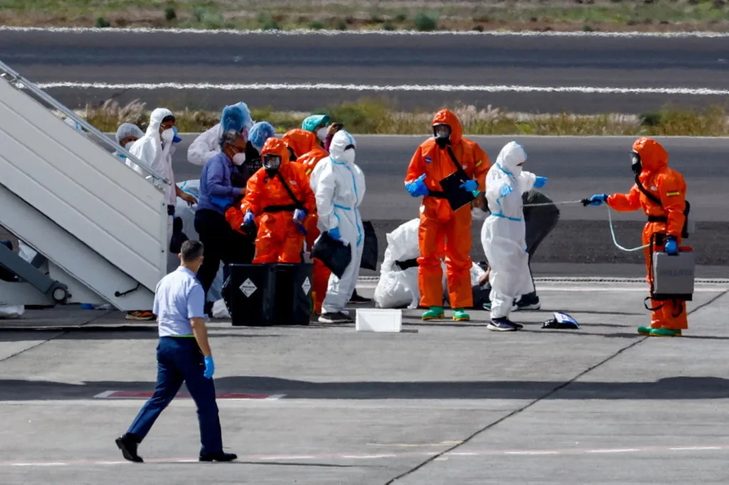 Χανταϊός: Οι πρώτες εικόνες από την αποβίβαση των επιβατών του MV Hondius - Συναγερμός στη Γαλλία ΦΩΤΟ ΒΙΝΤΕΟ
