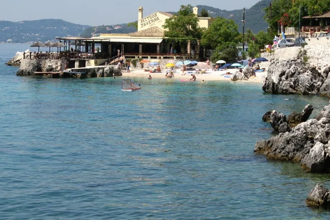 Κέρκυρα: Σφοδρή σύγκρουση τουριστικού λεωφορείου με μπετονιέρα! ΦΩΤΟ