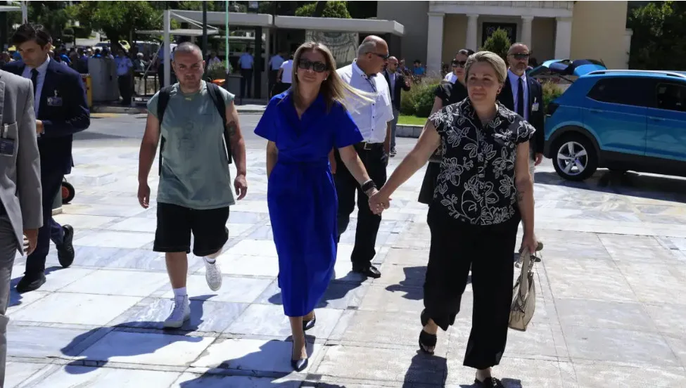 &laquo;&Phi;ά&tau;&omicron;&upsilon;&sigmaf; &tau;&alpha; &sigma;&omega;&theta;&iota;&kappa;ά&raquo;: &Mu;ή&nu;&upsilon;&mu;&alpha; &sigma;&tau;ή&rho;&iota;&xi;&eta;&sigmaf; &sigma;&tau;&eta;&nu; &Kappa;&alpha;&rho;&upsilon;&sigma;&tau;&iota;&alpha;&nu;&omicron;ύ &alpha;&pi;ό &tau;&eta;&nu; &Kappa;&alpha;&lambda;&alpha;&beta;&rho;&upsilon;&tau;&iota;&nu;ή &mu;&eta;&tau;έ&rho;&alpha; &tau;&eta;&sigmaf; &Alpha;&nu;&alpha;&sigma;&tau;&alpha;&sigma;ί&alpha;&sigmaf; &tau;&omega;&nu; &Tau;&epsilon;&mu;&pi;ώ&nu;