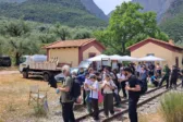 Χιλιάδες πεζοπόροι στο πέρασμα του Βουραϊκου, τα μηνύματα για τον Οδοντωτό