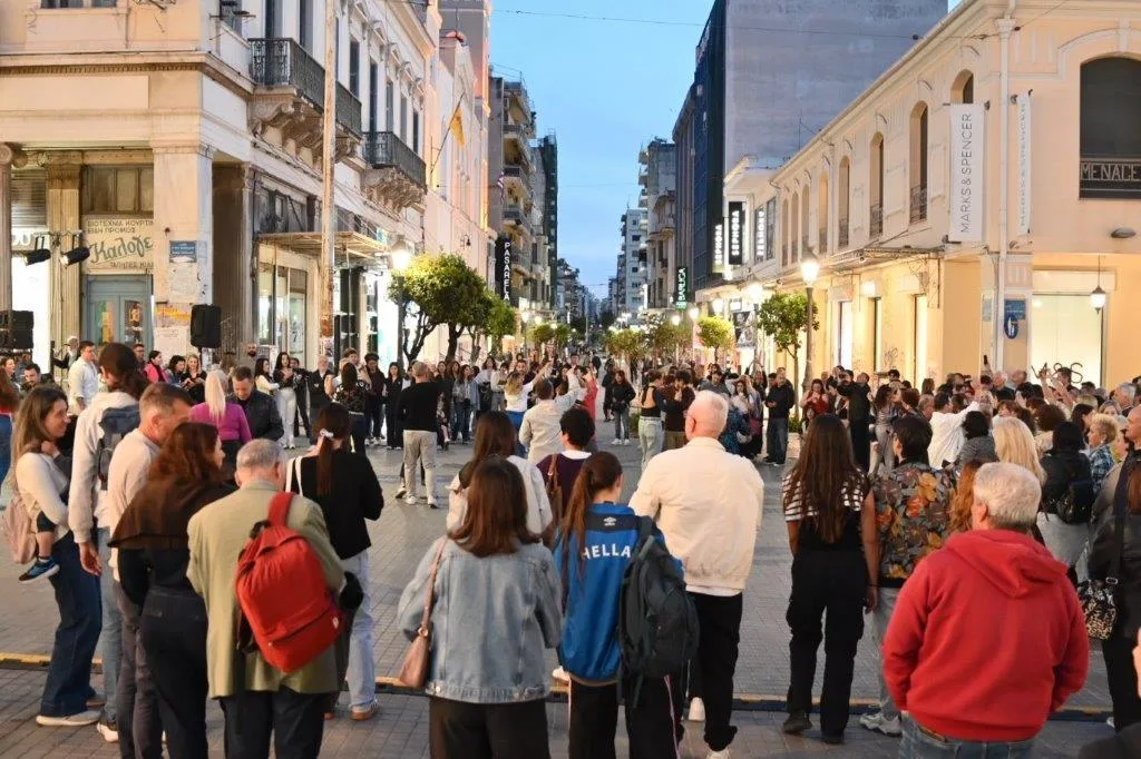 Η Πάτρα χόρεψε στους δρόμους: Latin γιορτή στο κέντρο για την Παγκόσμια Ημέρα Χορού ΦΩΤΟ