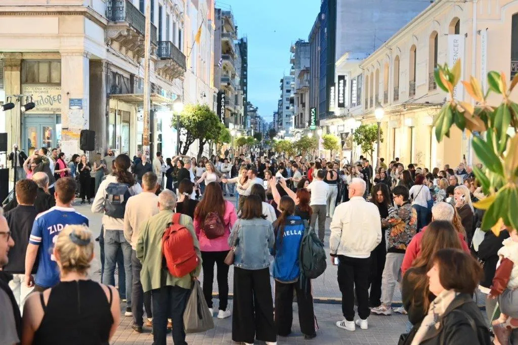 Η Πάτρα χόρεψε στους δρόμους: Latin γιορτή στο κέντρο για την Παγκόσμια Ημέρα Χορού ΦΩΤΟ