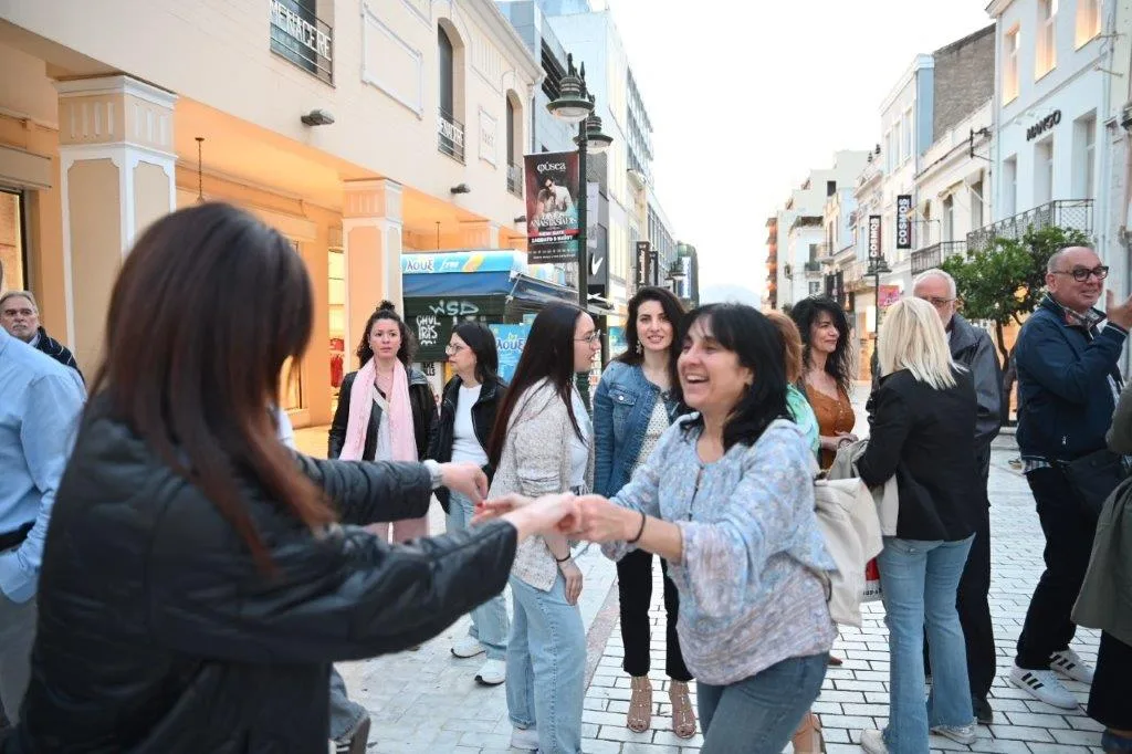 Η Πάτρα χόρεψε στους δρόμους: Latin γιορτή στο κέντρο για την Παγκόσμια Ημέρα Χορού ΦΩΤΟ