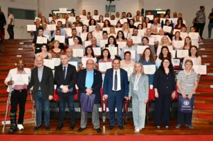 Πάτρα: 76 νέοι Έλληνες πολίτες ορκίστηκαν στο Πανεπιστήμιο ΦΩΤΟ