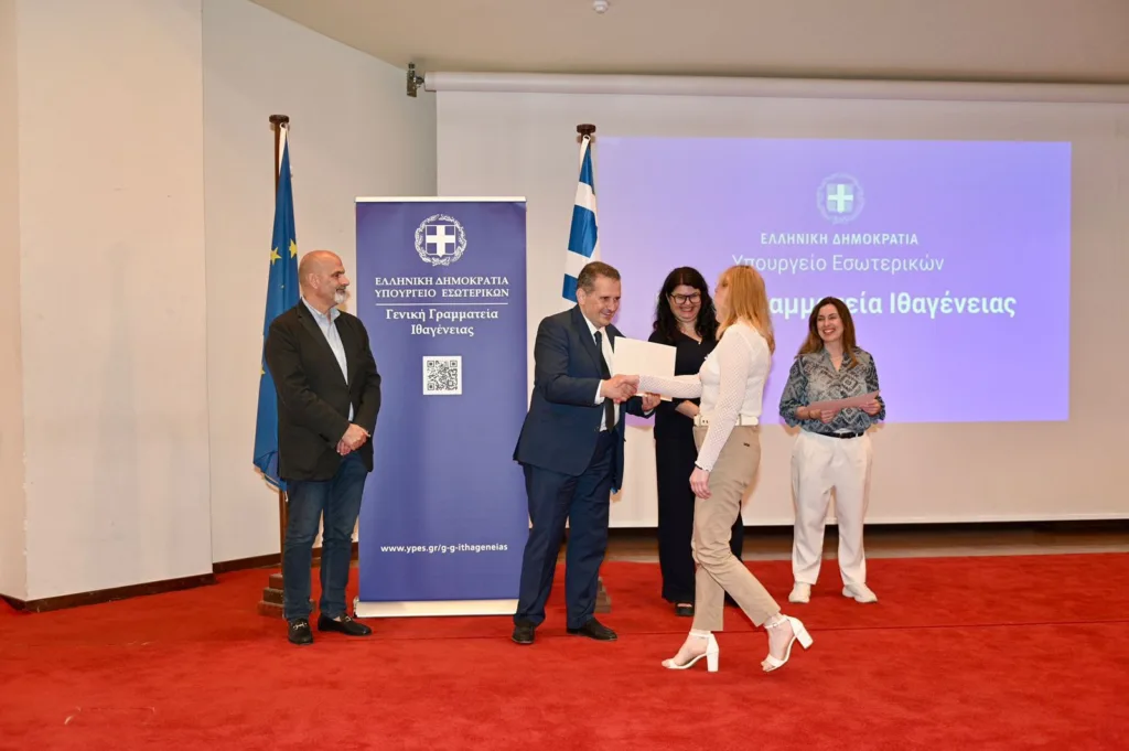 Πάτρα: 76 νέοι Έλληνες πολίτες ορκίστηκαν στο Πανεπιστήμιο ΦΩΤΟ